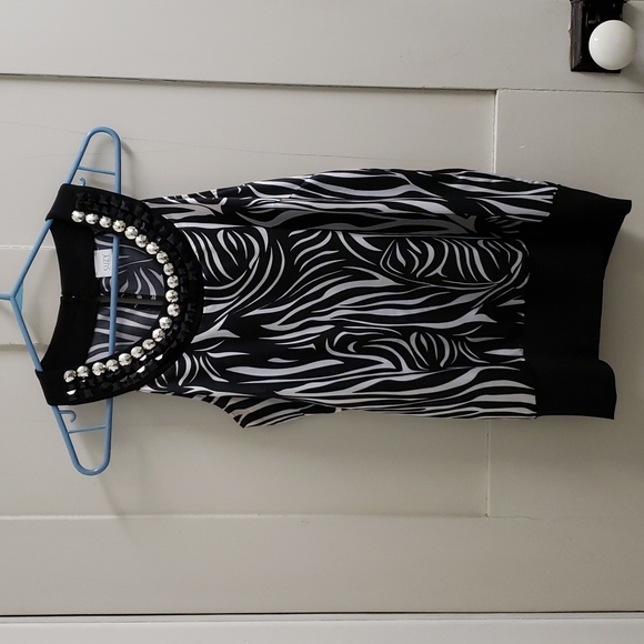 Suzy Shier women's M zebra print sleeveless top. - Picture 2 of 8